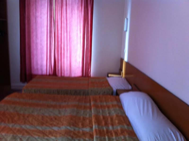 Grand Hotel Magenta Париж Екстериор снимка